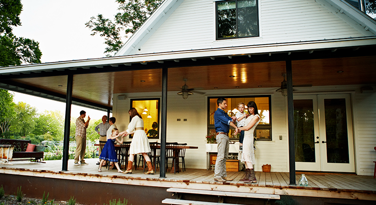 More People Are Finding the Benefits of Multigenerational Households Today | MyKCM